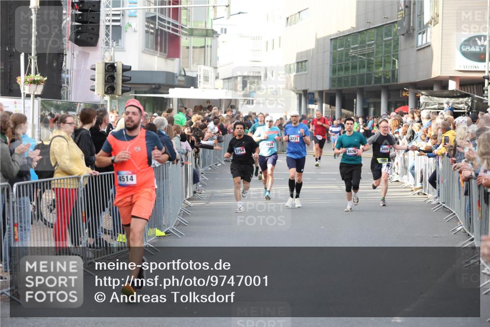 12.06.2026 - Holstenköstenlauf Andreas Tolksdorf http://msf.ph/oto/9747001 12.06.2026 19:51:04 Laufen 4514, 3731, 4628, 3754, 4576, 3888 meine-sportfotos.de