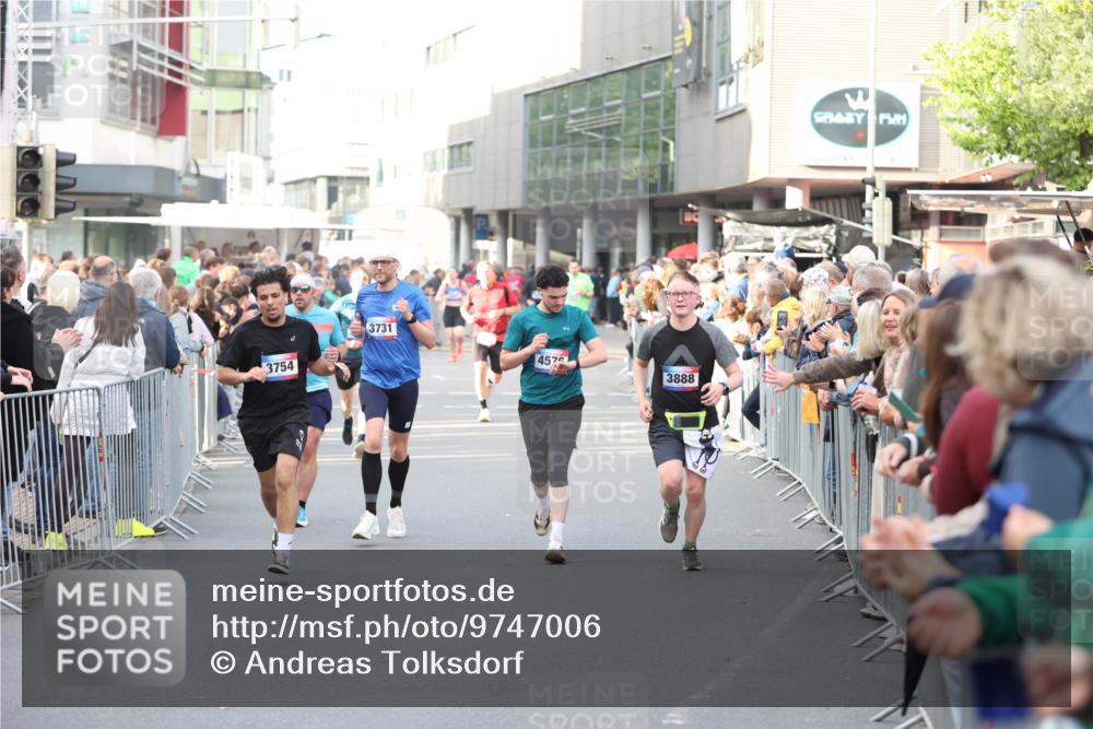 12.06.2026 - Holstenköstenlauf Andreas Tolksdorf http://msf.ph/oto/9747006 12.06.2026 19:51:06 Laufen 3754, 3731, 457, 3888 meine-sportfotos.de
