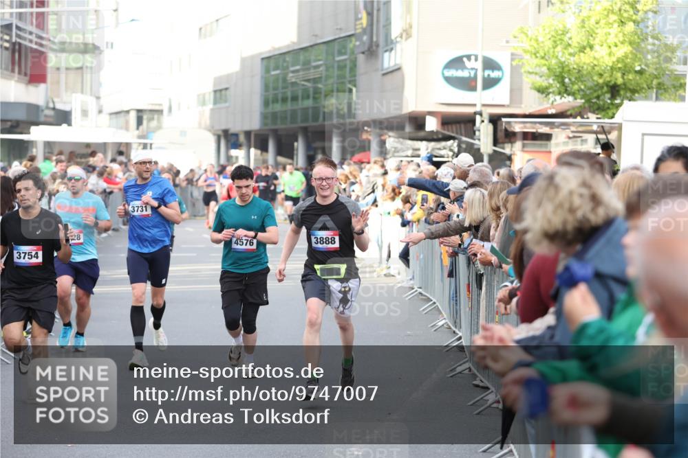 12.06.2026 - Holstenköstenlauf Andreas Tolksdorf http://msf.ph/oto/9747007 12.06.2026 19:51:07 Laufen 3754, 28, 3731, 4576, 3888 meine-sportfotos.de