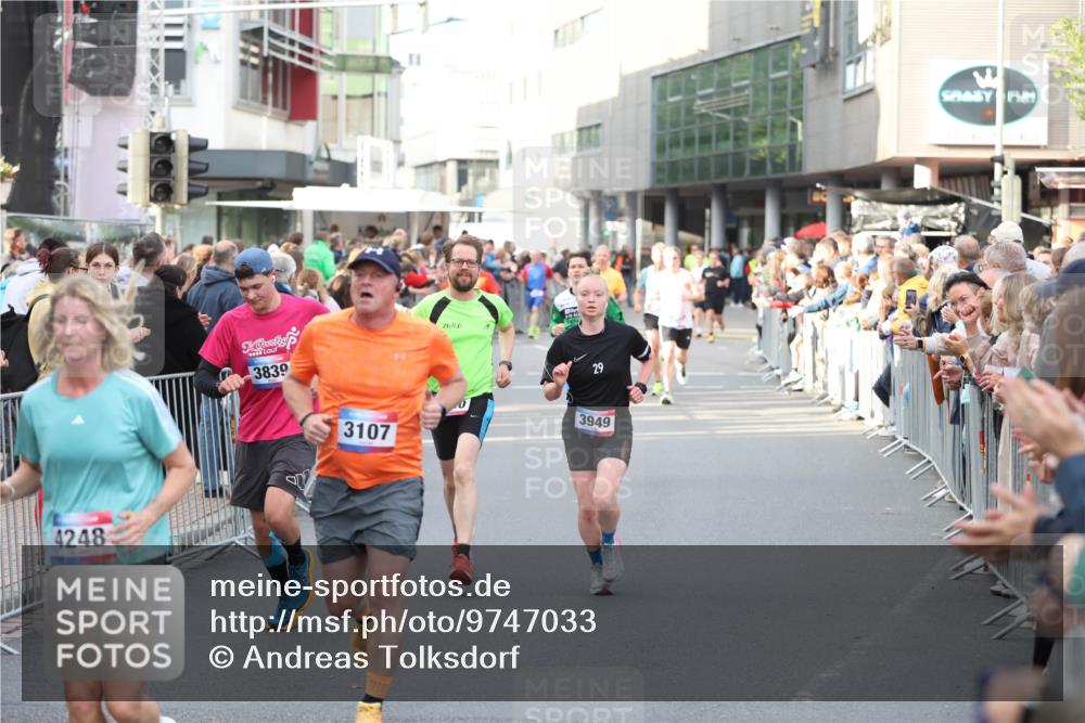 12.06.2026 - Holstenköstenlauf Andreas Tolksdorf http://msf.ph/oto/9747033 12.06.2026 19:51:26 Laufen 4248, 3839, 3107, 29, 3949 meine-sportfotos.de