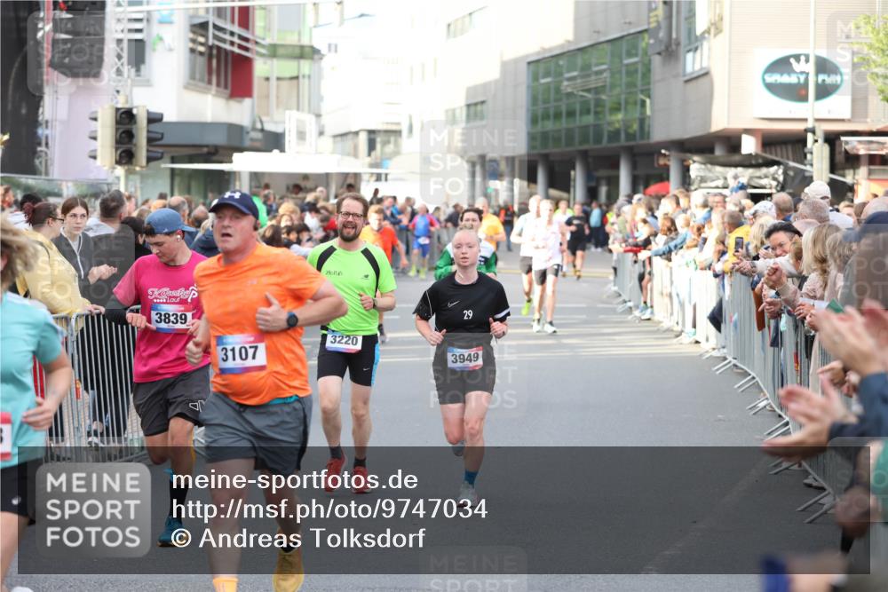12.06.2026 - Holstenköstenlauf Andreas Tolksdorf http://msf.ph/oto/9747034 12.06.2026 19:51:27 Laufen 3839, 3220, 3107, 29, 3949 meine-sportfotos.de