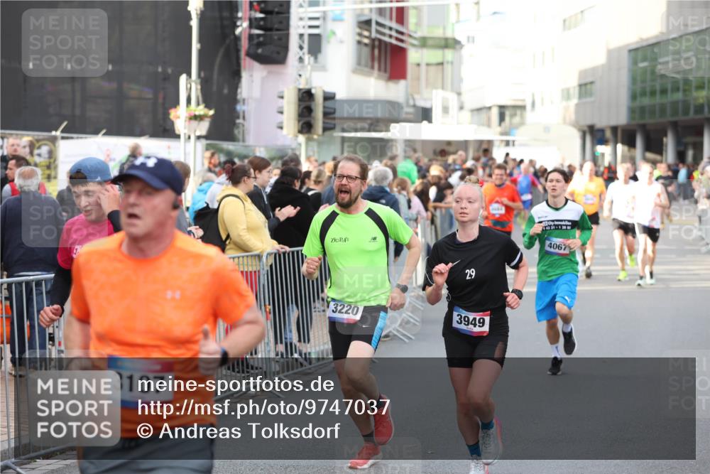 12.06.2026 - Holstenköstenlauf Andreas Tolksdorf http://msf.ph/oto/9747037 12.06.2026 19:51:28 Laufen 3107, 3220, 22, 3949, 4321, 120, 4067 meine-sportfotos.de