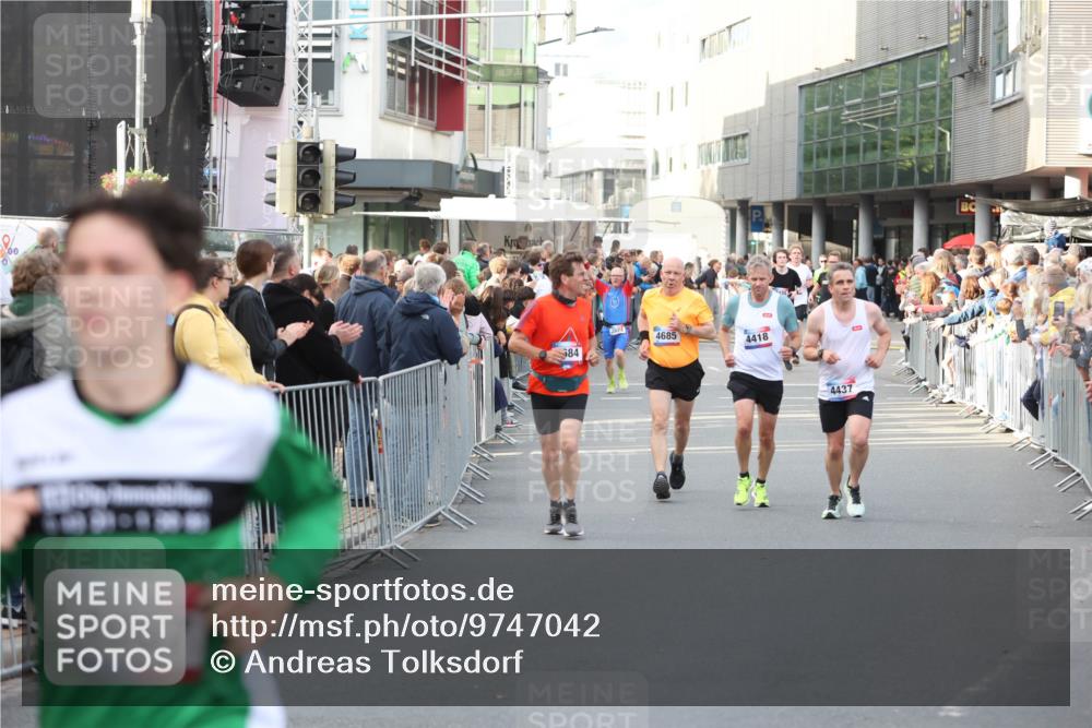 12.06.2026 - Holstenköstenlauf Andreas Tolksdorf http://msf.ph/oto/9747042 12.06.2026 19:51:30 Laufen 4067, 84, 3824, 4685, 4418, 4437 meine-sportfotos.de