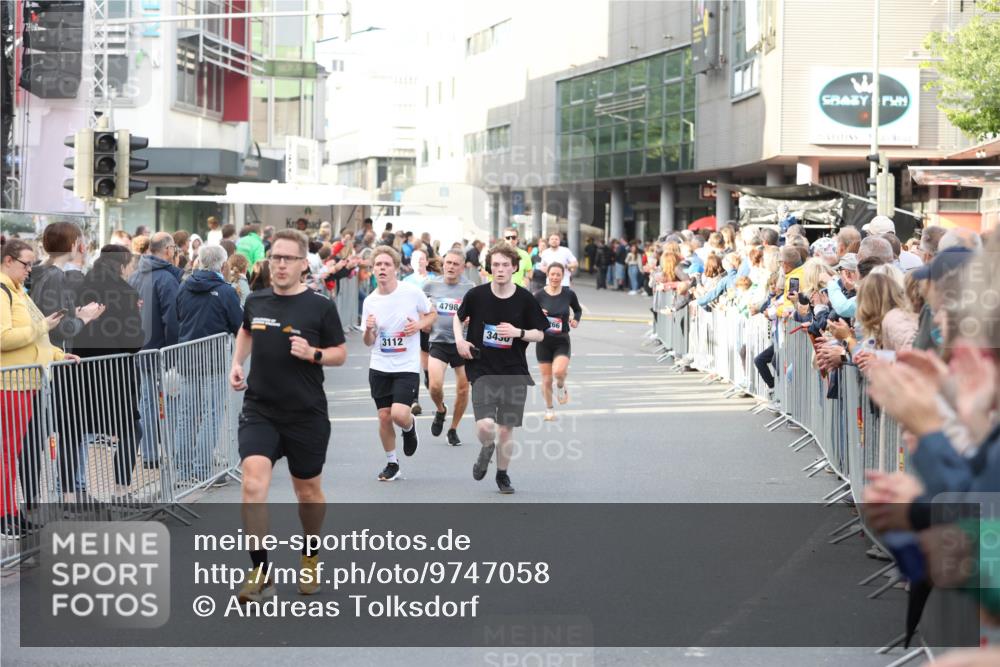 12.06.2026 - Holstenköstenlauf Andreas Tolksdorf http://msf.ph/oto/9747058 12.06.2026 19:51:37 Laufen 3112, 4798, 3450, 266 meine-sportfotos.de