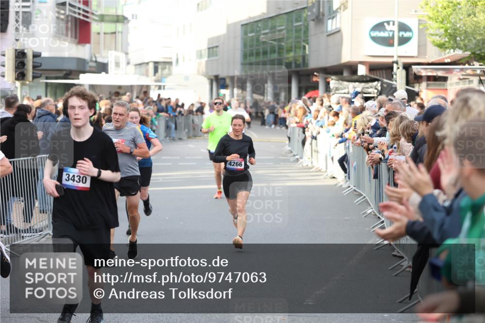 12.06.2026 - Holstenköstenlauf Andreas Tolksdorf http://msf.ph/oto/9747063 12.06.2026 19:51:40 Laufen 3430, 4266 meine-sportfotos.de