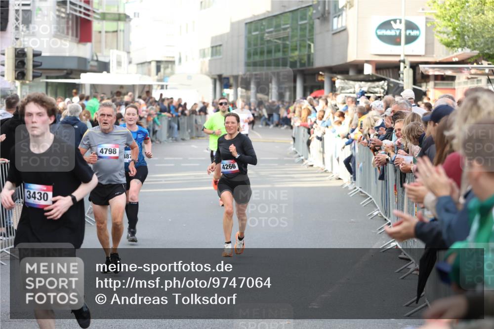 12.06.2026 - Holstenköstenlauf Andreas Tolksdorf http://msf.ph/oto/9747064 12.06.2026 19:51:40 Laufen 3430, 4798, 187, 4266 meine-sportfotos.de