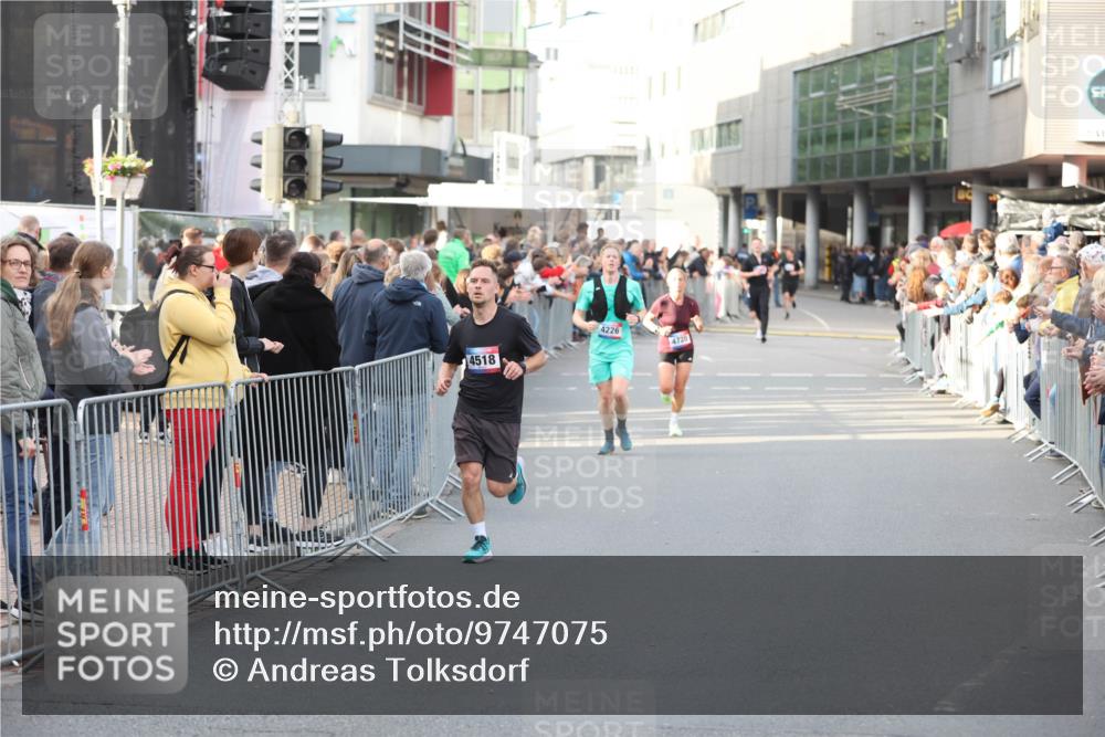 12.06.2026 - Holstenköstenlauf Andreas Tolksdorf http://msf.ph/oto/9747075 12.06.2026 19:51:49 Laufen 4518, 4226, 4720 meine-sportfotos.de