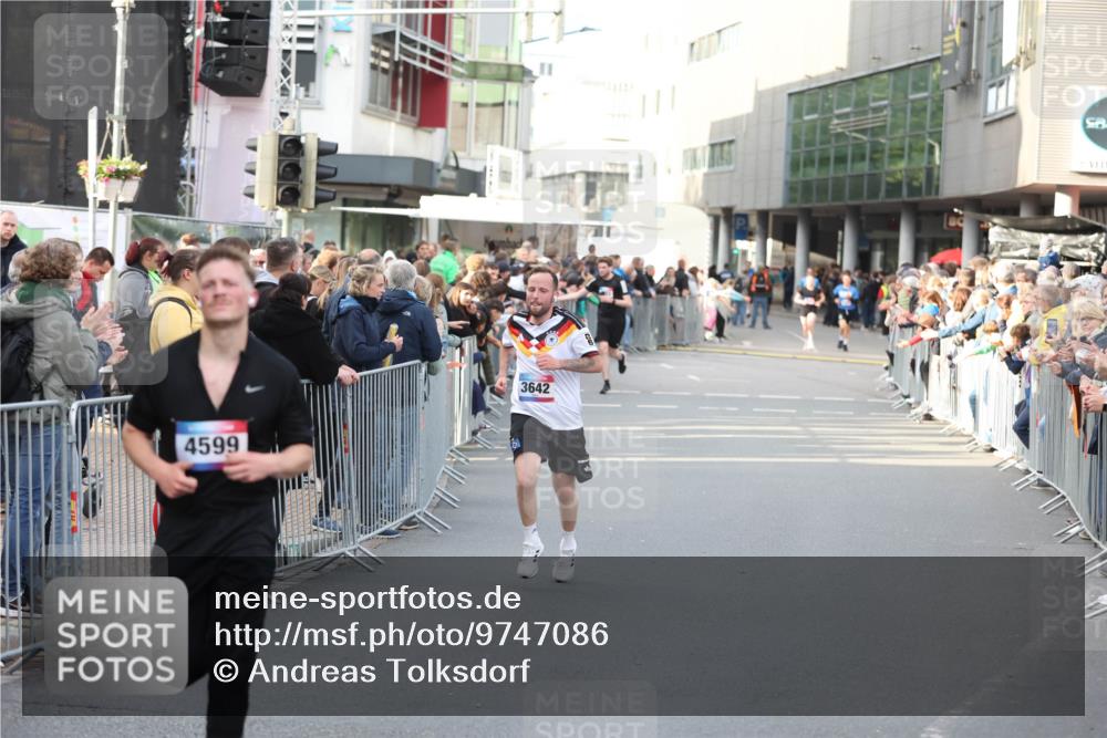 12.06.2026 - Holstenköstenlauf Andreas Tolksdorf http://msf.ph/oto/9747086 12.06.2026 19:51:59 Laufen 4599, 3642 meine-sportfotos.de