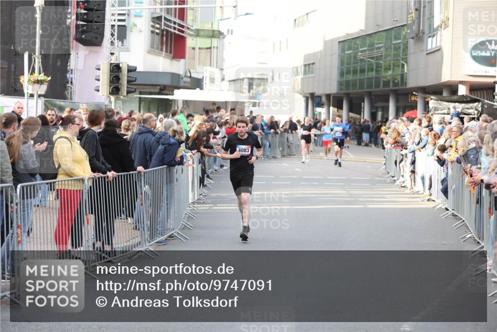 12.06.2026 - Holstenköstenlauf Andreas Tolksdorf http://msf.ph/oto/9747091 12.06.2026 19:52:04 Laufen 4083 meine-sportfotos.de