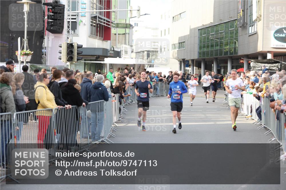 12.06.2026 - Holstenköstenlauf Andreas Tolksdorf http://msf.ph/oto/9747113 12.06.2026 19:52:26 Laufen 3429, 71, 4895 meine-sportfotos.de