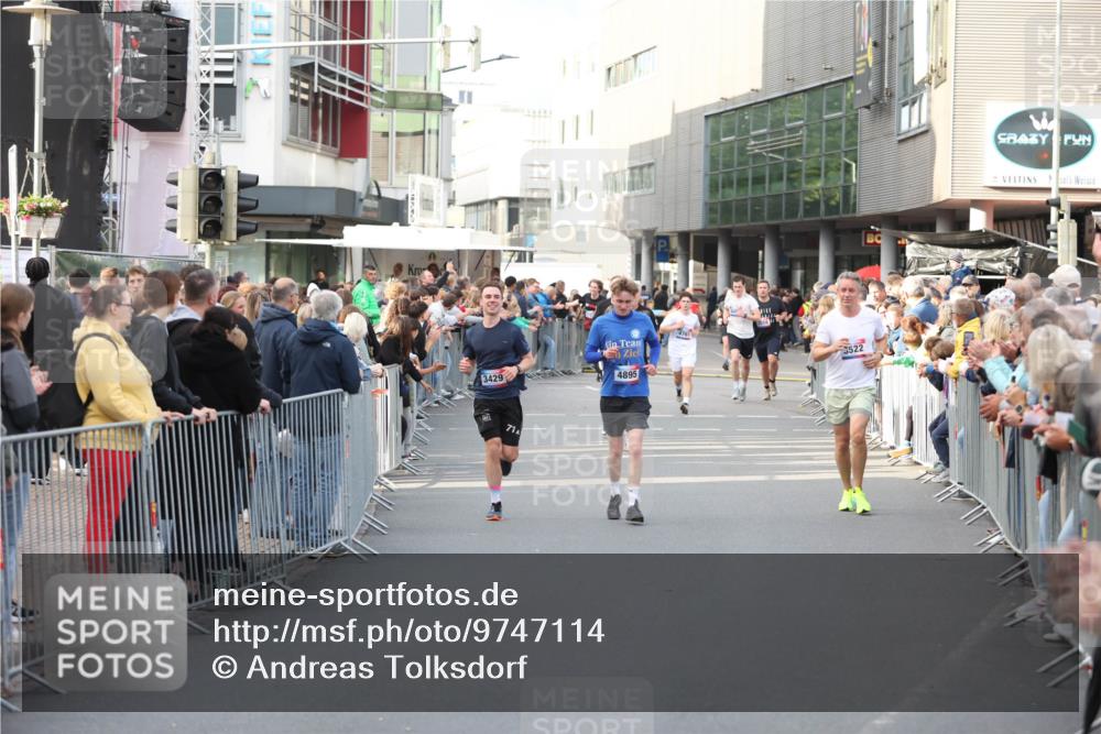 12.06.2026 - Holstenköstenlauf Andreas Tolksdorf http://msf.ph/oto/9747114 12.06.2026 19:52:26 Laufen 3429, 4895, 71, 3522 meine-sportfotos.de