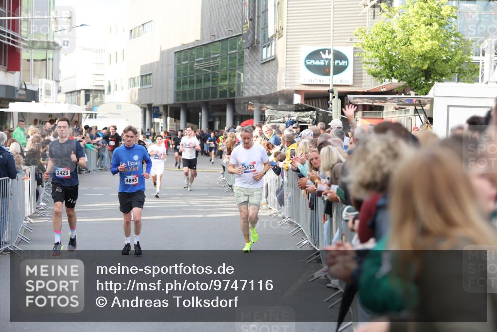 12.06.2026 - Holstenköstenlauf Andreas Tolksdorf http://msf.ph/oto/9747116 12.06.2026 19:52:28 Laufen 3429, 71, 4895, 4761, 3522 meine-sportfotos.de