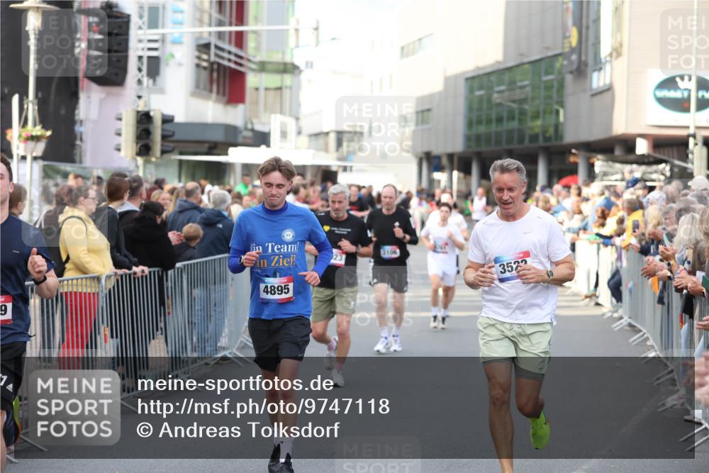 12.06.2026 - Holstenköstenlauf Andreas Tolksdorf http://msf.ph/oto/9747118 12.06.2026 19:52:31 Laufen 9, 4895, 3106, 23, 3522 meine-sportfotos.de
