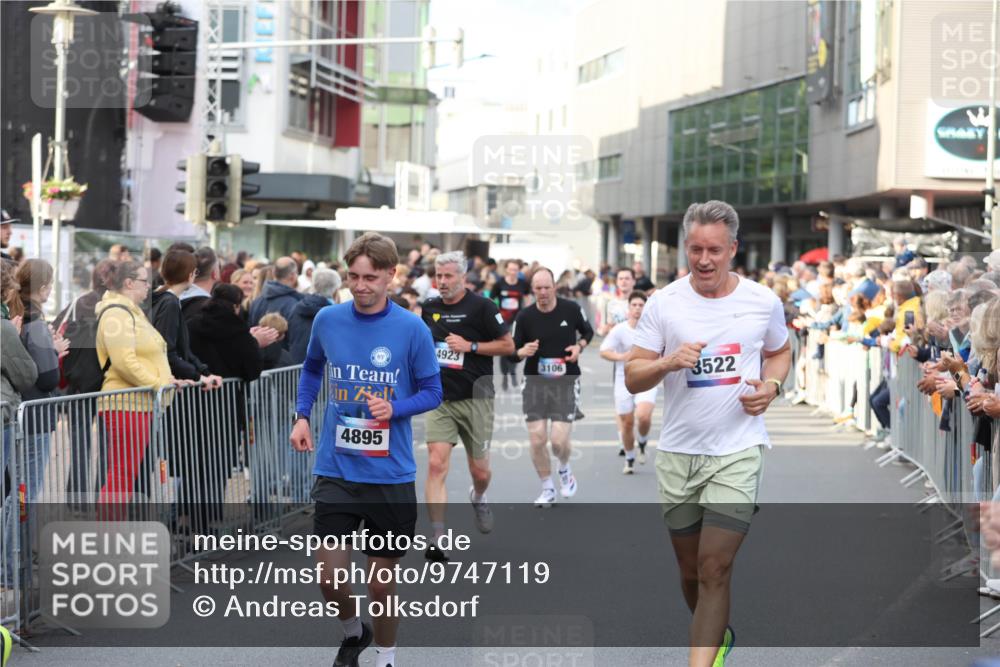 12.06.2026 - Holstenköstenlauf Andreas Tolksdorf http://msf.ph/oto/9747119 12.06.2026 19:52:31 Laufen 11, 4923, 3106, 3522, 4895 meine-sportfotos.de