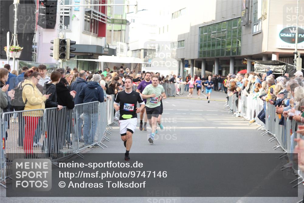 12.06.2026 - Holstenköstenlauf Andreas Tolksdorf http://msf.ph/oto/9747146 12.06.2026 19:52:55 Laufen 3236, 3849 meine-sportfotos.de