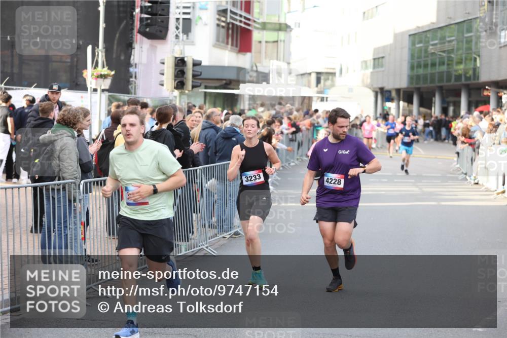 12.06.2026 - Holstenköstenlauf Andreas Tolksdorf http://msf.ph/oto/9747154 12.06.2026 19:52:59 Laufen 3233, 4228 meine-sportfotos.de