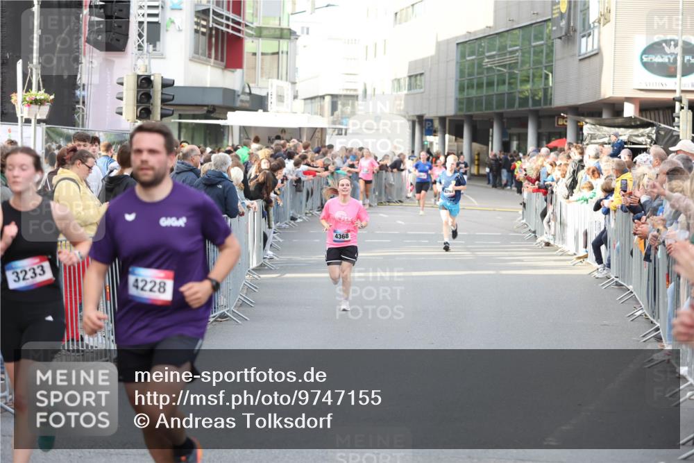 12.06.2026 - Holstenköstenlauf Andreas Tolksdorf http://msf.ph/oto/9747155 12.06.2026 19:53:00 Laufen 3233, 4228, 4368, 4752 meine-sportfotos.de
