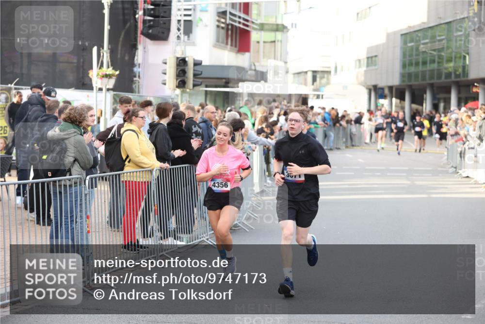 12.06.2026 - Holstenköstenlauf Andreas Tolksdorf http://msf.ph/oto/9747173 12.06.2026 19:53:15 Laufen 26, 2030, 4356, 3671 meine-sportfotos.de