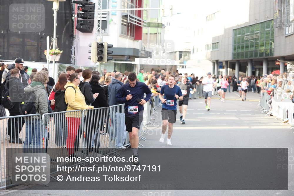 12.06.2026 - Holstenköstenlauf Andreas Tolksdorf http://msf.ph/oto/9747191 12.06.2026 19:53:33 Laufen 3698, 3932 meine-sportfotos.de