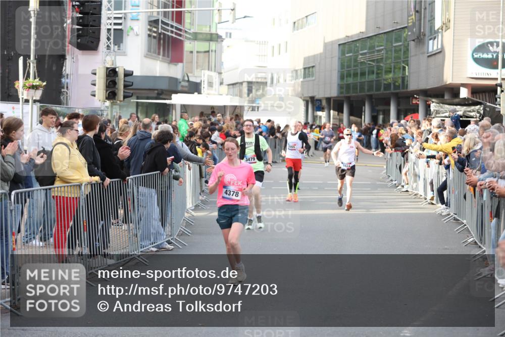 12.06.2026 - Holstenköstenlauf Andreas Tolksdorf http://msf.ph/oto/9747203 12.06.2026 19:53:43 Laufen 4378, 3955, 3479, 4424 meine-sportfotos.de