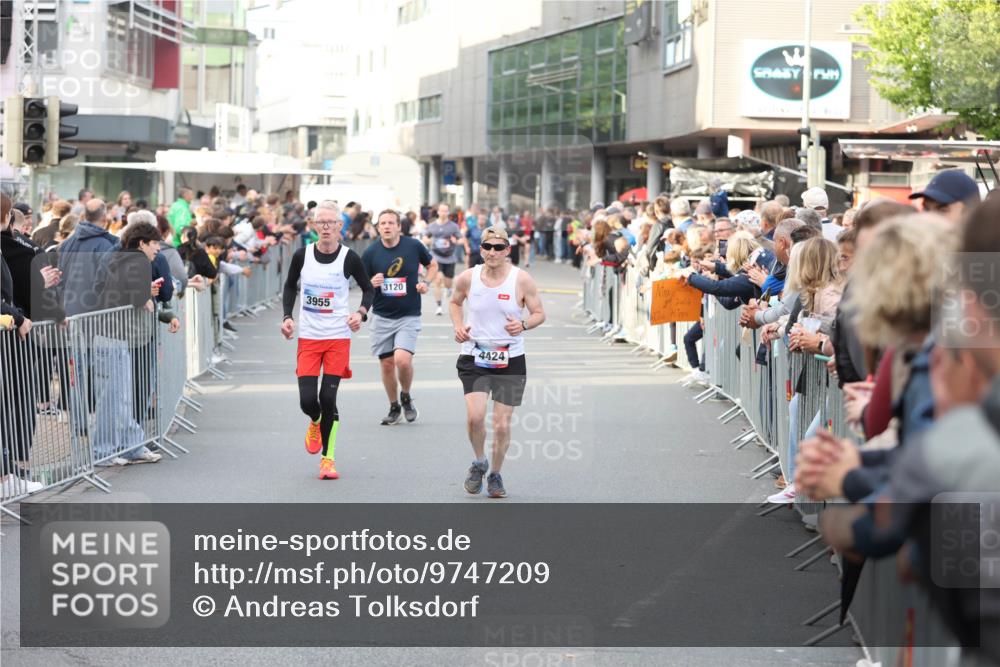 12.06.2026 - Holstenköstenlauf Andreas Tolksdorf http://msf.ph/oto/9747209 12.06.2026 19:53:47 Laufen 3955, 3120, 4424 meine-sportfotos.de