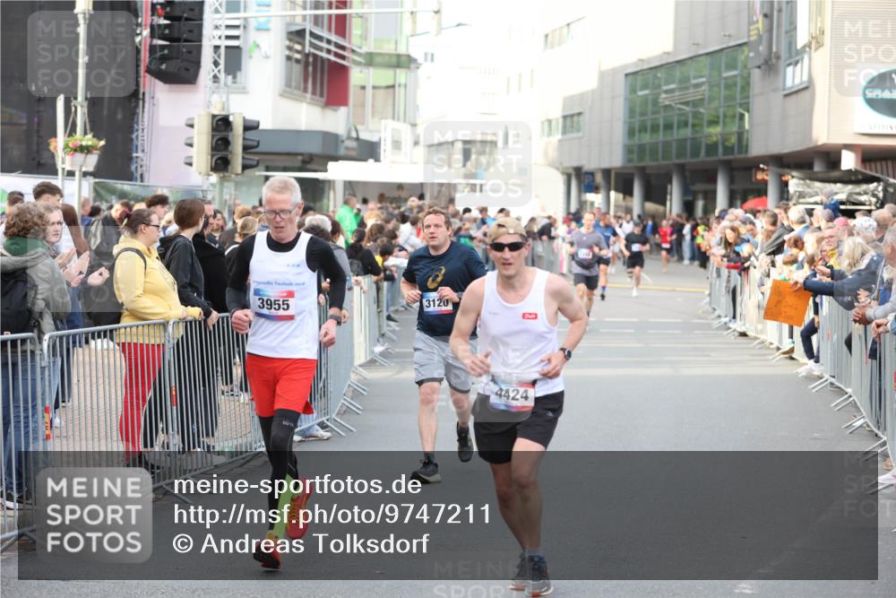 12.06.2026 - Holstenköstenlauf Andreas Tolksdorf http://msf.ph/oto/9747211 12.06.2026 19:53:49 Laufen 3955, 3120, 7311, 4424 meine-sportfotos.de