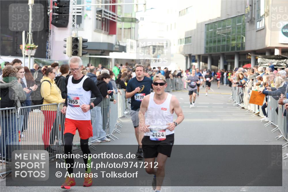 12.06.2026 - Holstenköstenlauf Andreas Tolksdorf http://msf.ph/oto/9747212 12.06.2026 19:53:49 Laufen 3955, 3120, 4424 meine-sportfotos.de