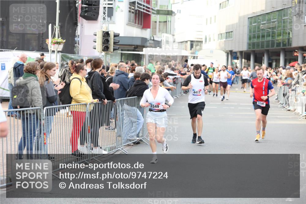 12.06.2026 - Holstenköstenlauf Andreas Tolksdorf http://msf.ph/oto/9747224 12.06.2026 19:54:06 Laufen 20, 3349, 4417, 3595 meine-sportfotos.de