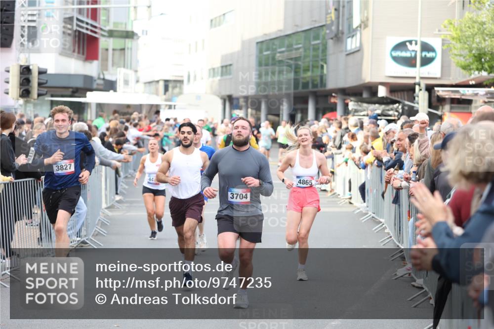 12.06.2026 - Holstenköstenlauf Andreas Tolksdorf http://msf.ph/oto/9747235 12.06.2026 19:54:14 Laufen 3827, 3704, 4865 meine-sportfotos.de