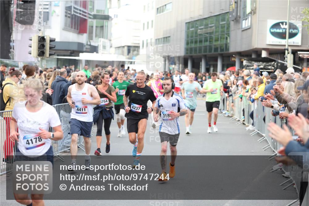 12.06.2026 - Holstenköstenlauf Andreas Tolksdorf http://msf.ph/oto/9747244 12.06.2026 19:54:22 Laufen 4178, 4411, 1754, 4157, 4237, 318, 3455 meine-sportfotos.de