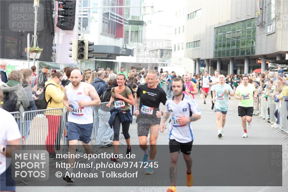 12.06.2026 - Holstenköstenlauf Andreas Tolksdorf http://msf.ph/oto/9747245 12.06.2026 19:54:23 Laufen 4411, 4754, 4237, 31, 3455, 3095 meine-sportfotos.de