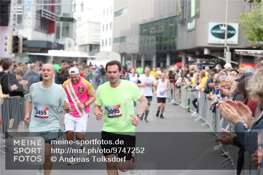 12.06.2026 - Holstenköstenlauf Andreas Tolksdorf http://msf.ph/oto/9747252 12.06.2026 19:54:27 Laufen 3455, 3095 meine-sportfotos.de