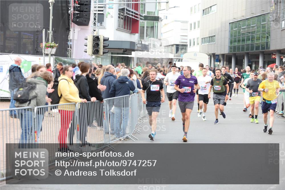 12.06.2026 - Holstenköstenlauf Andreas Tolksdorf http://msf.ph/oto/9747257 12.06.2026 19:54:36 Laufen 202, 33, 3557, 3434, 4184, 4868, 225, 4625, 3755 meine-sportfotos.de
