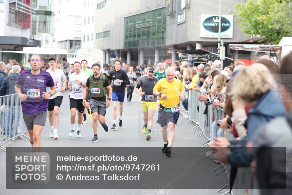 12.06.2026 - Holstenköstenlauf Andreas Tolksdorf http://msf.ph/oto/9747261 12.06.2026 19:54:38 Laufen 4225, 4184, 4868, 3759, 4625, 3755 meine-sportfotos.de