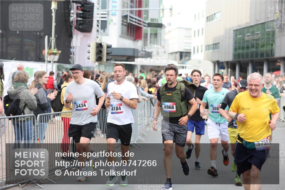 12.06.2026 - Holstenköstenlauf Andreas Tolksdorf http://msf.ph/oto/9747266 12.06.2026 19:54:40 Laufen 3434, 4184, 4868, 359, 3755 meine-sportfotos.de