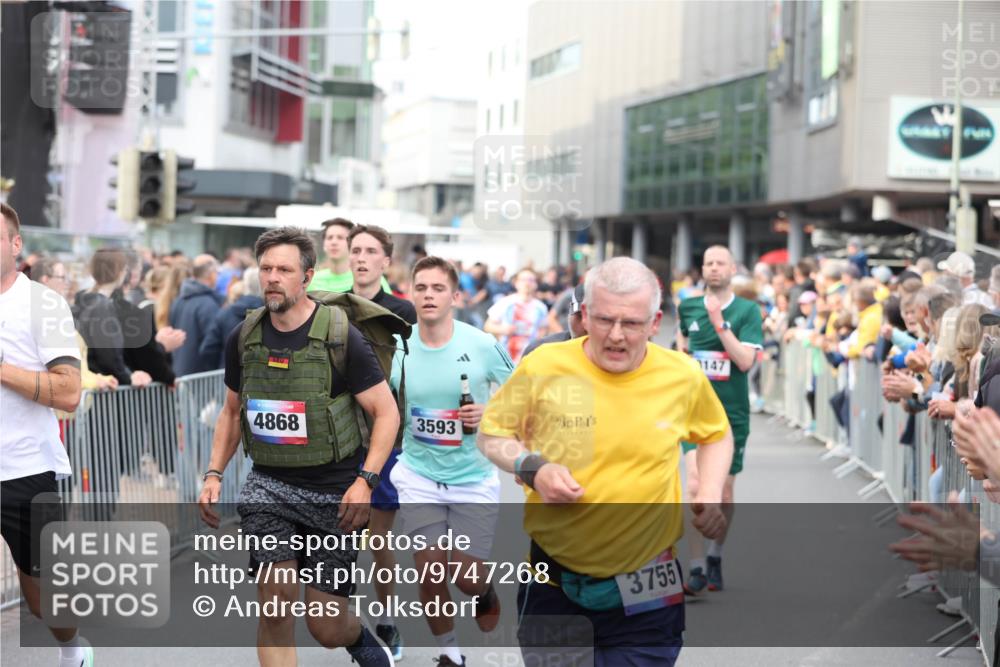 12.06.2026 - Holstenköstenlauf Andreas Tolksdorf http://msf.ph/oto/9747268 12.06.2026 19:54:41 Laufen 4868, 3593, 3755, 1147 meine-sportfotos.de