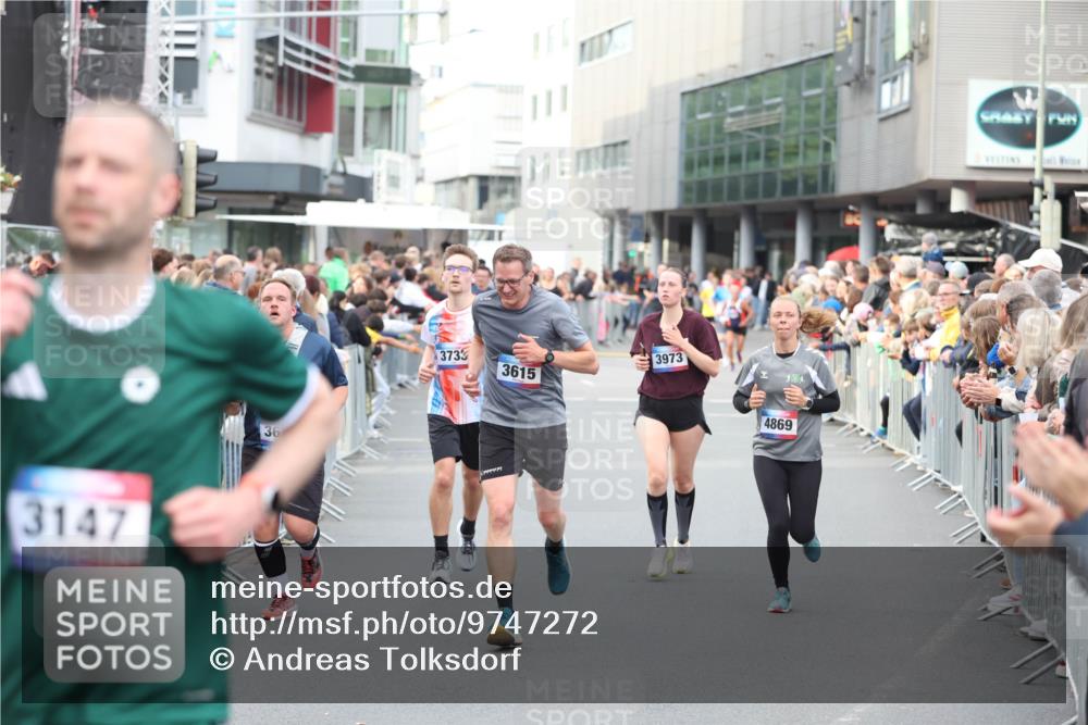 12.06.2026 - Holstenköstenlauf Andreas Tolksdorf http://msf.ph/oto/9747272 12.06.2026 19:54:44 Laufen 3147, 36, 3733, 3973, 3615, 4869 meine-sportfotos.de