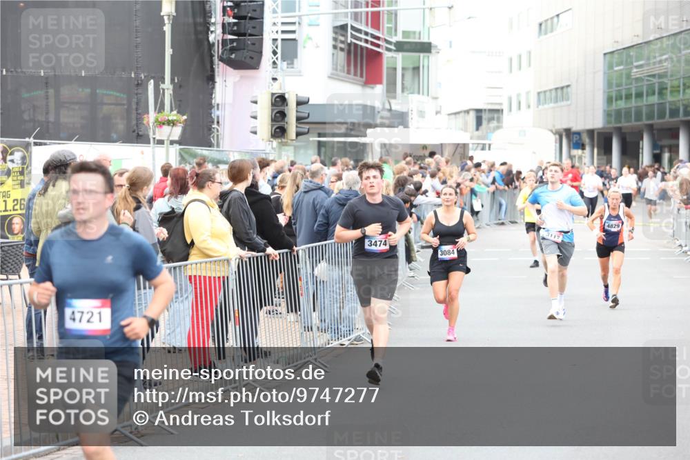 12.06.2026 - Holstenköstenlauf Andreas Tolksdorf http://msf.ph/oto/9747277 12.06.2026 19:54:53 Laufen 1, 26, 4721, 3474, 3084, 4829 meine-sportfotos.de