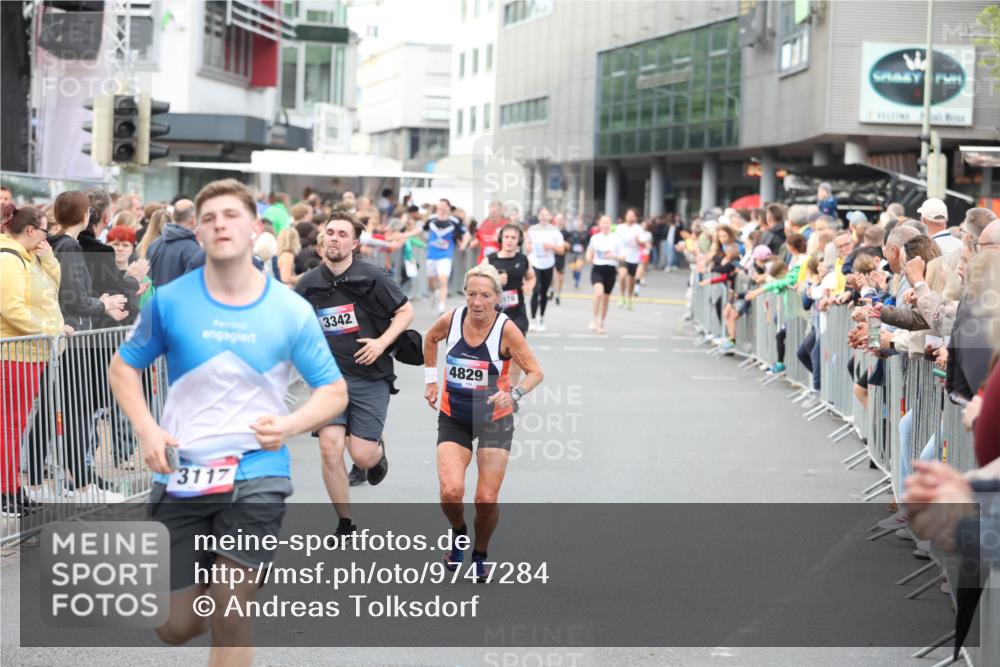 12.06.2026 - Holstenköstenlauf Andreas Tolksdorf http://msf.ph/oto/9747284 12.06.2026 19:54:57 Laufen 3342, 3117, 4829 meine-sportfotos.de