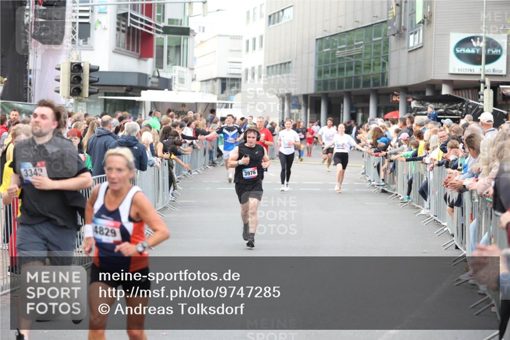 12.06.2026 - Holstenköstenlauf Andreas Tolksdorf http://msf.ph/oto/9747285 12.06.2026 19:54:58 Laufen 3342, 4829, 3976, 3716 meine-sportfotos.de