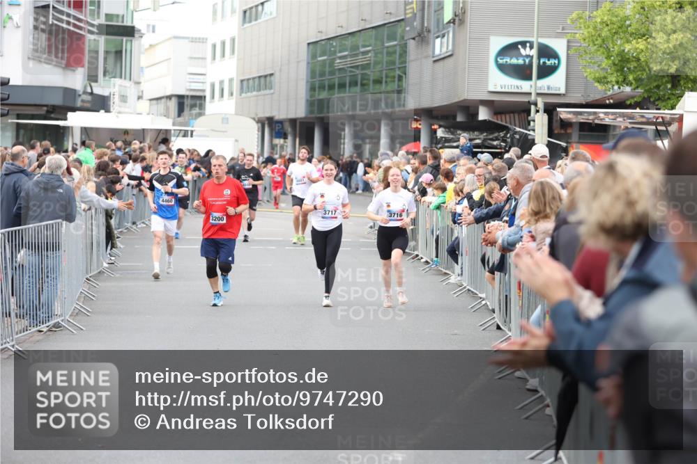 12.06.2026 - Holstenköstenlauf Andreas Tolksdorf http://msf.ph/oto/9747290 12.06.2026 19:55:01 Laufen 4460, 3200, 4840, 4881, 3717, 3716 meine-sportfotos.de
