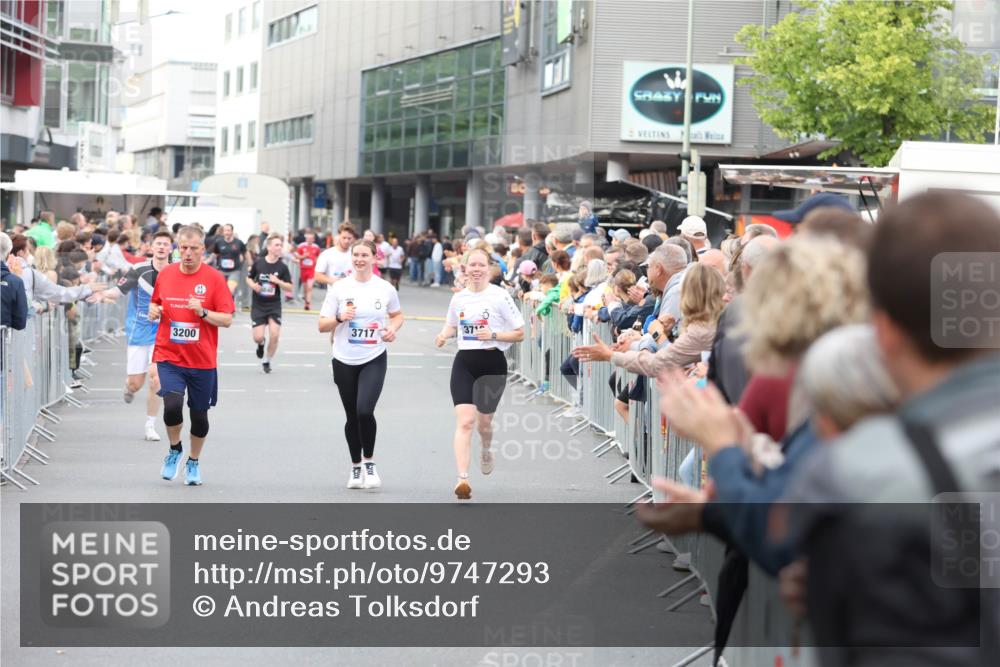 12.06.2026 - Holstenköstenlauf Andreas Tolksdorf http://msf.ph/oto/9747293 12.06.2026 19:55:02 Laufen 3200, 3717, 371 meine-sportfotos.de