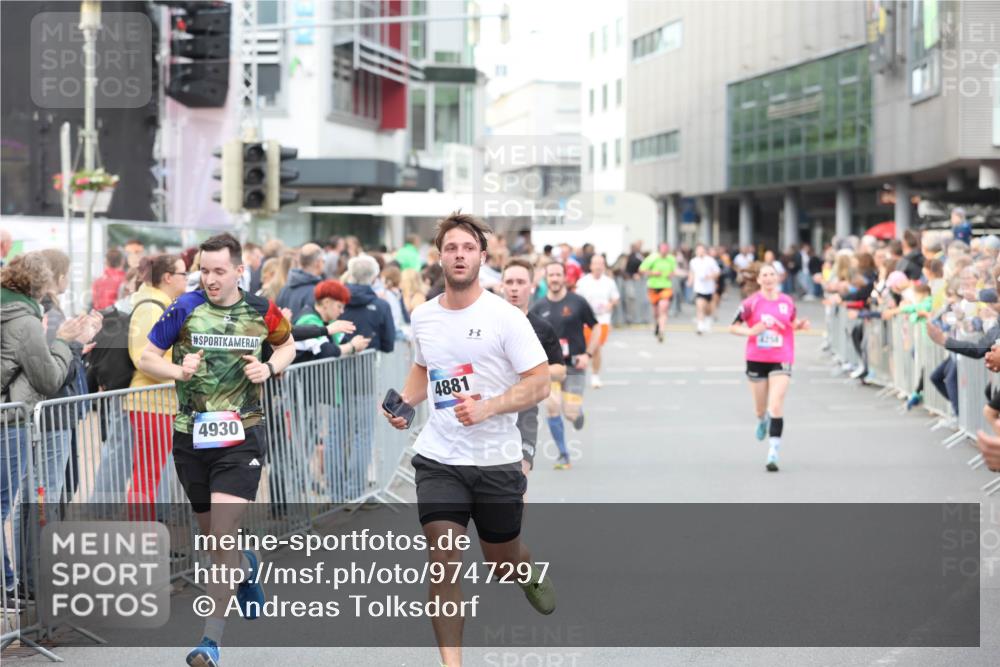 12.06.2026 - Holstenköstenlauf Andreas Tolksdorf http://msf.ph/oto/9747297 12.06.2026 19:55:09 Laufen 4930, 4881 meine-sportfotos.de