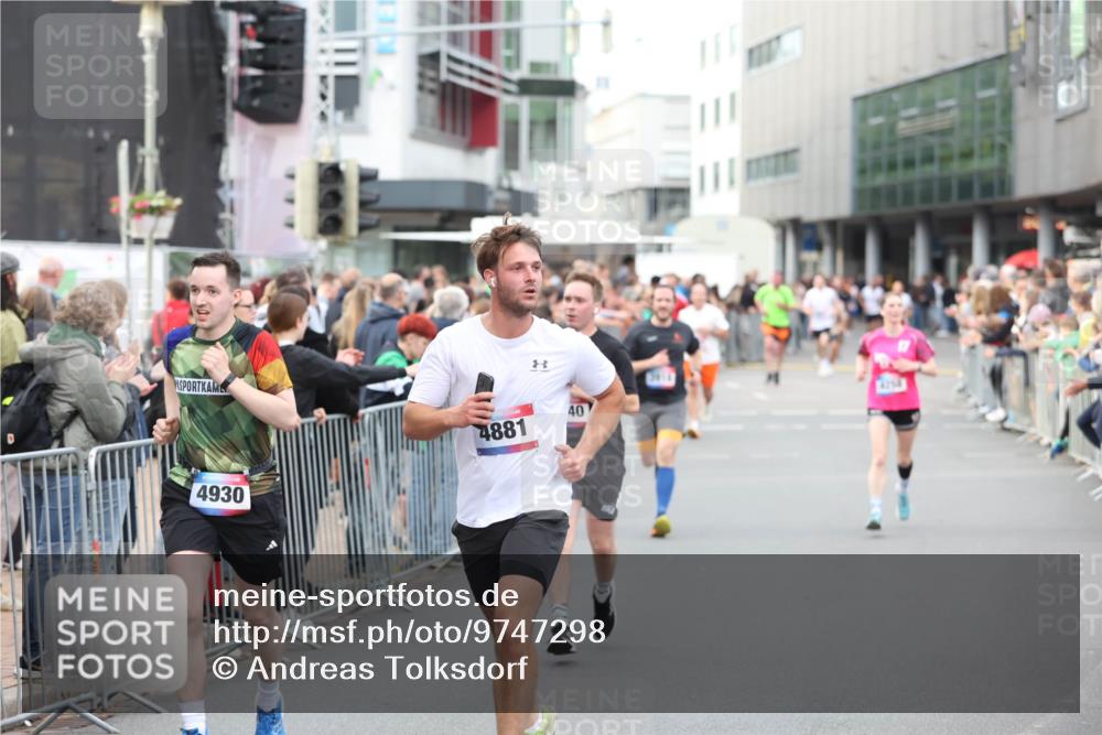 12.06.2026 - Holstenköstenlauf Andreas Tolksdorf http://msf.ph/oto/9747298 12.06.2026 19:55:09 Laufen 4930, 4881, 40, 3018 meine-sportfotos.de