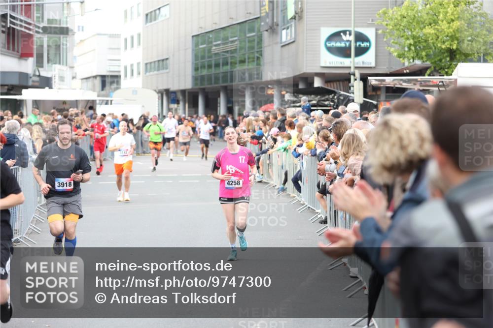 12.06.2026 - Holstenköstenlauf Andreas Tolksdorf http://msf.ph/oto/9747300 12.06.2026 19:55:11 Laufen 3918, 17, 4258, 10 meine-sportfotos.de