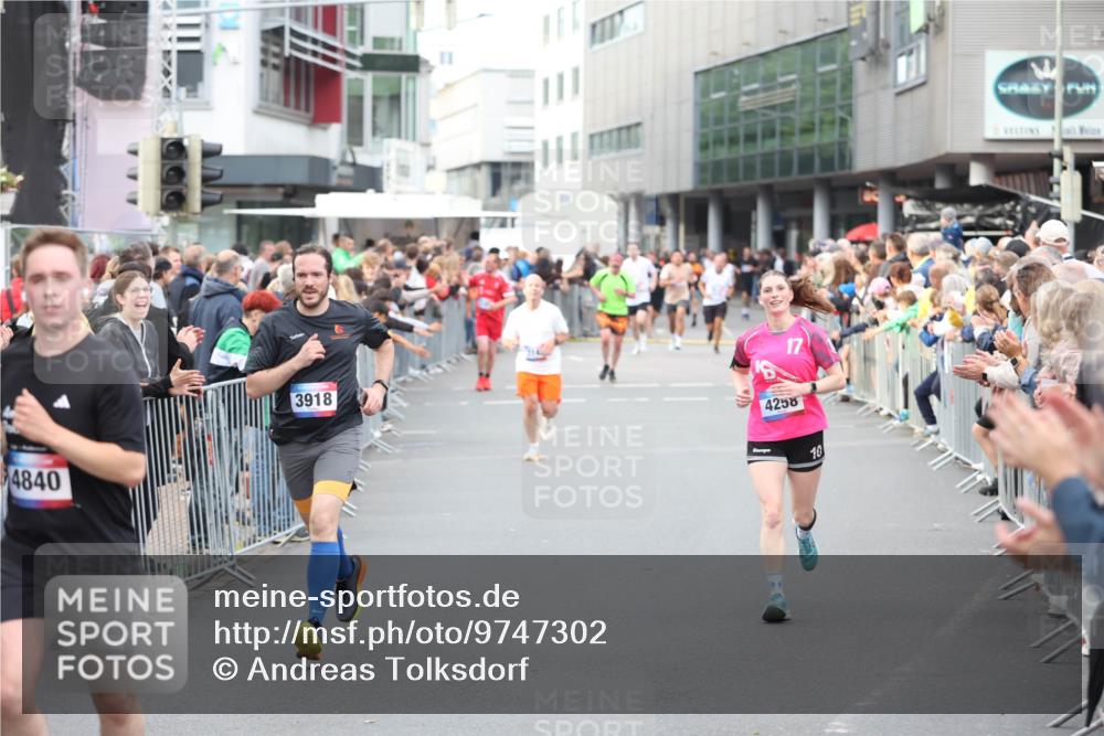 12.06.2026 - Holstenköstenlauf Andreas Tolksdorf http://msf.ph/oto/9747302 12.06.2026 19:55:11 Laufen 4840, 17, 3918, 4258, 10 meine-sportfotos.de