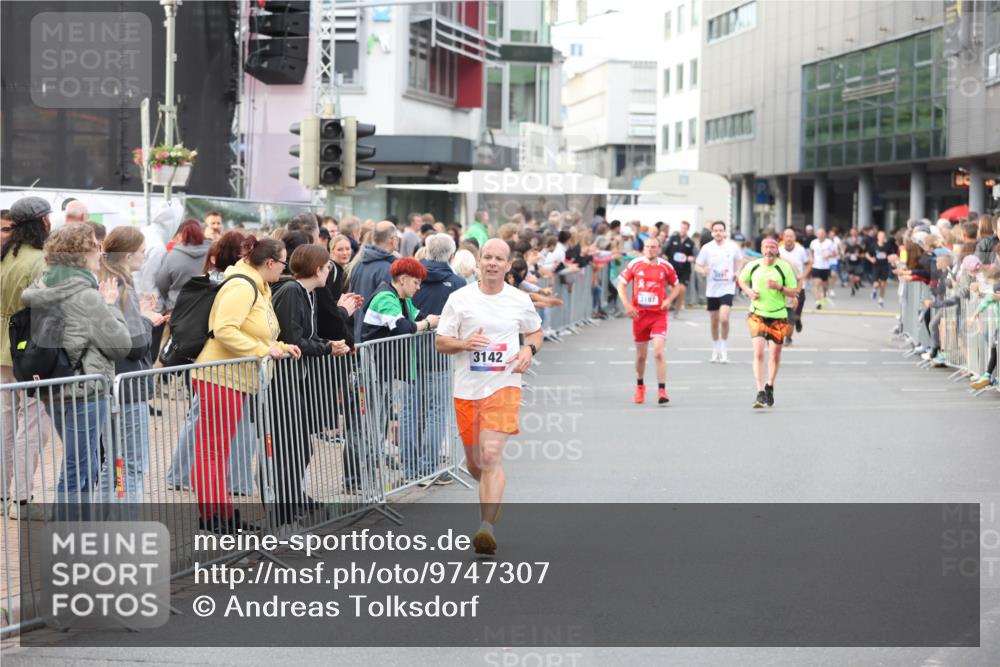 12.06.2026 - Holstenköstenlauf Andreas Tolksdorf http://msf.ph/oto/9747307 12.06.2026 19:55:15 Laufen 3142, 3187 meine-sportfotos.de
