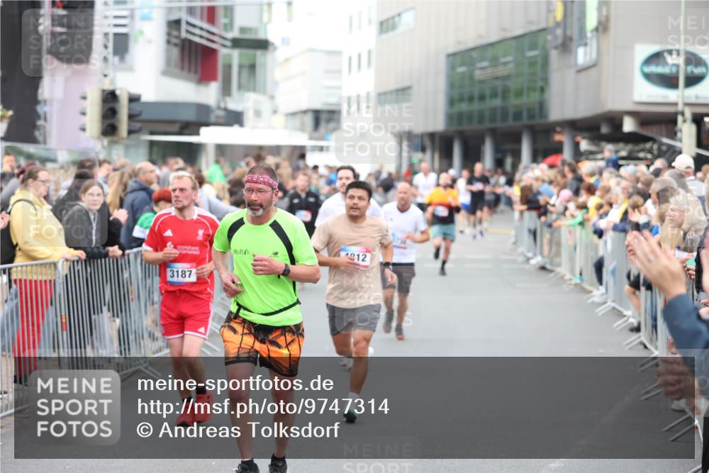 12.06.2026 - Holstenköstenlauf Andreas Tolksdorf http://msf.ph/oto/9747314 12.06.2026 19:55:20 Laufen 3187, 1212 meine-sportfotos.de