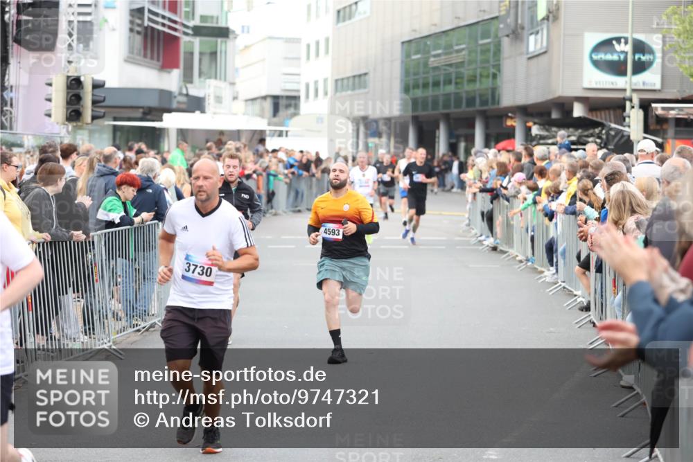 12.06.2026 - Holstenköstenlauf Andreas Tolksdorf http://msf.ph/oto/9747321 12.06.2026 19:55:24 Laufen 3730, 11, 4593 meine-sportfotos.de