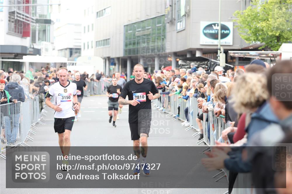 12.06.2026 - Holstenköstenlauf Andreas Tolksdorf http://msf.ph/oto/9747327 12.06.2026 19:55:30 Laufen 3212, 3150, 3810 meine-sportfotos.de
